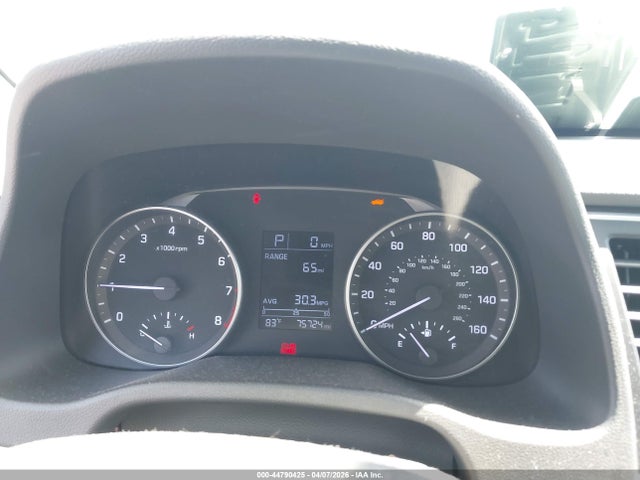 KMHD84LF4HU164255 Hyundai ELANTRA SE