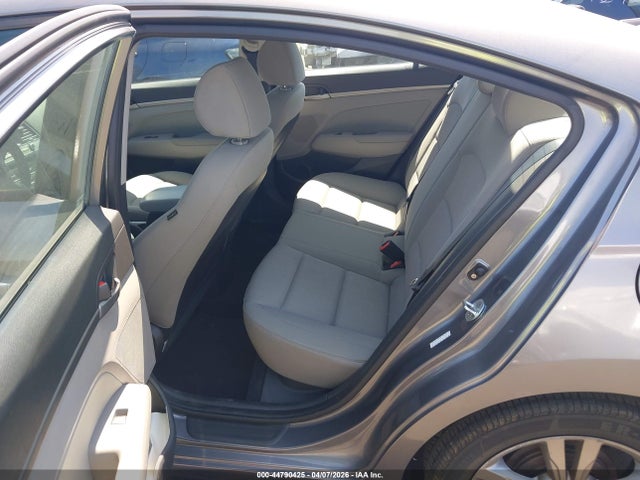 KMHD84LF4HU164255 Hyundai ELANTRA SE