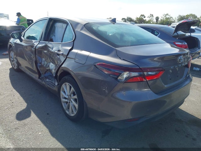 4T1C11AK0RU858070 Toyota CAMRY LE
