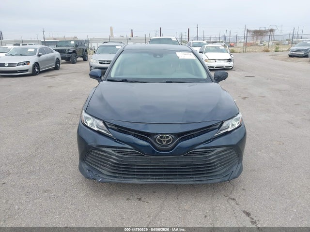 2020 Toyota Camry Le მანქანა იყიდება აუქციონზე, vin: 4T1C11AK6LU387811, აუქციონის ნომერი: 44790529