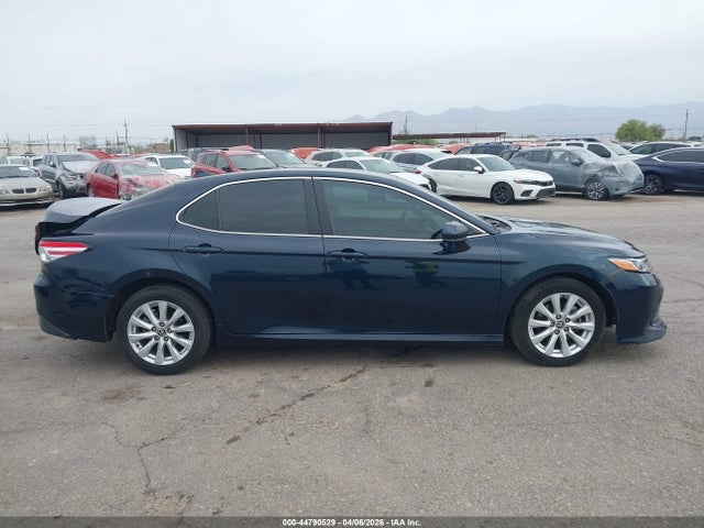 2020 Toyota Camry Le მანქანა იყიდება აუქციონზე, vin: 4T1C11AK6LU387811, აუქციონის ნომერი: 44790529