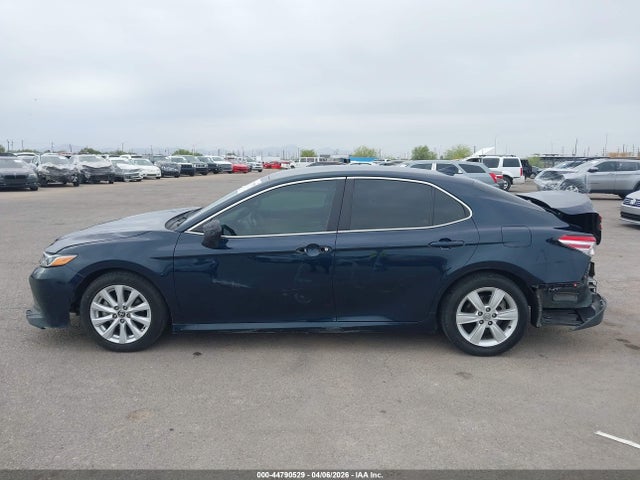 2020 Toyota Camry Le მანქანა იყიდება აუქციონზე, vin: 4T1C11AK6LU387811, აუქციონის ნომერი: 44790529