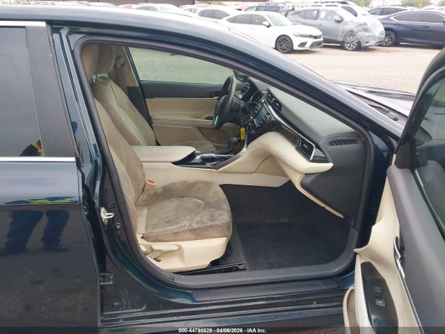 2020 Toyota Camry Le მანქანა იყიდება აუქციონზე, vin: 4T1C11AK6LU387811, აუქციონის ნომერი: 44790529