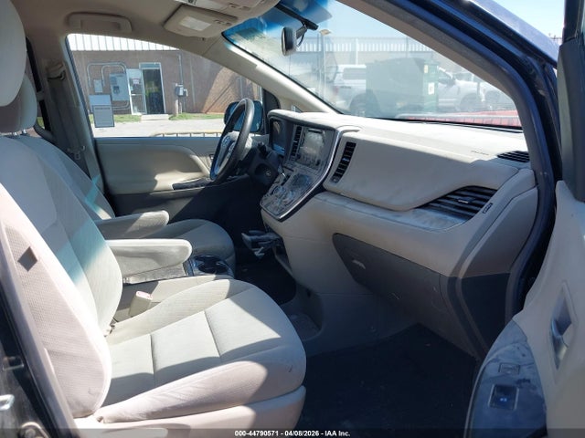 Aukcja sprzedaży 2017 Toyota Sienna Le 8 Passenger, vin: 5TDKZ3DC5HS860893, numer aukcji: 44790571