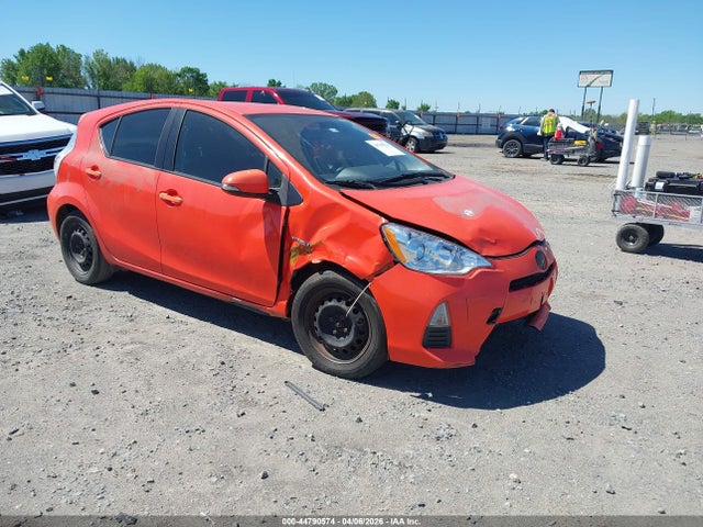 2014 TOYOTA PRIUS C JTDKDTB32E1070672