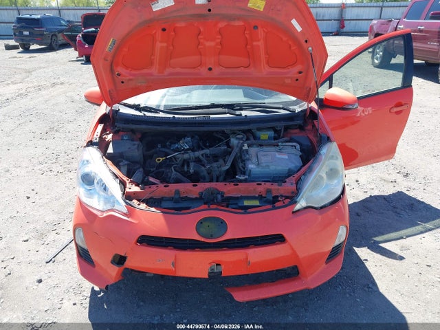 2014 TOYOTA PRIUS C JTDKDTB32E1070672 Photo 9