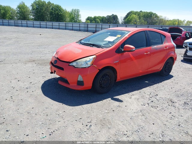 2014 TOYOTA PRIUS C JTDKDTB32E1070672 Photo 1