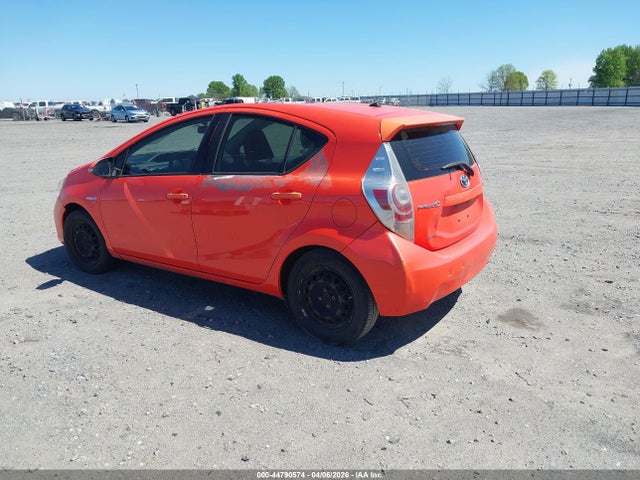 2014 TOYOTA PRIUS C JTDKDTB32E1070672 Photo 2