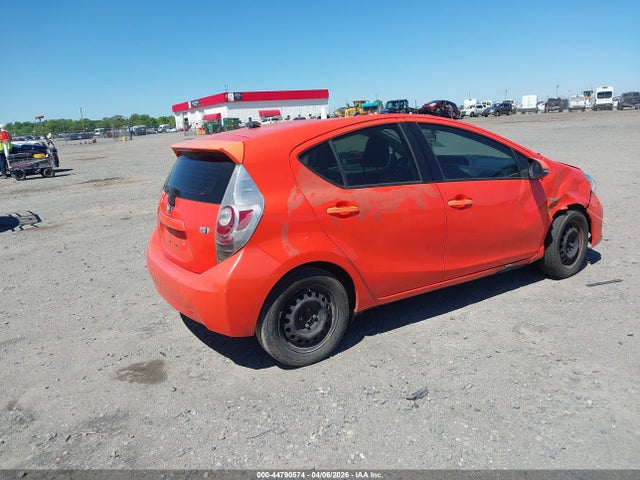 2014 TOYOTA PRIUS C JTDKDTB32E1070672 Photo 3