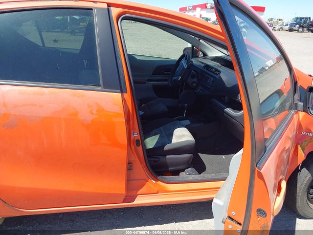 2014 TOYOTA PRIUS C JTDKDTB32E1070672 Photo 4