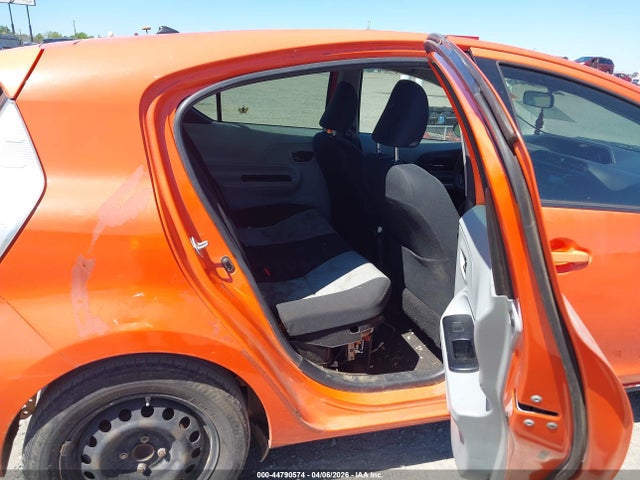2014 TOYOTA PRIUS C JTDKDTB32E1070672 Photo 7