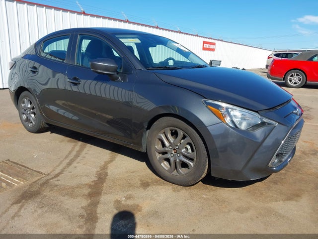 Toyota YARIS LE 2019 3MYDLBYV4KY513671 головне зображення