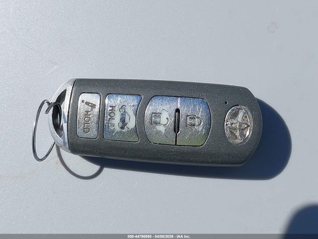 3MYDLBYV4KY513671 Toyota YARIS LE