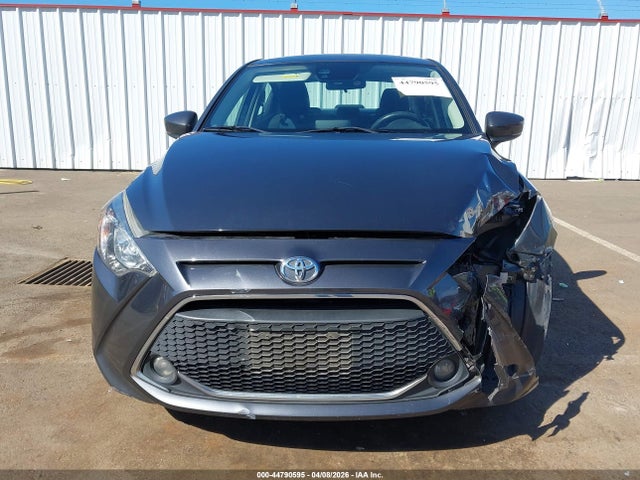 3MYDLBYV4KY513671 Toyota YARIS LE