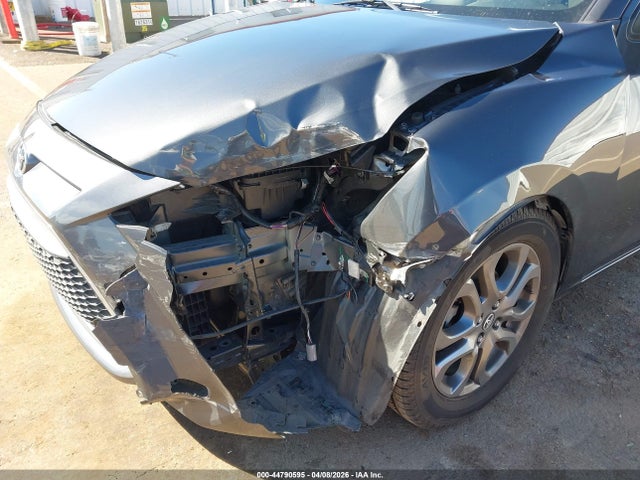 3MYDLBYV4KY513671 Toyota YARIS LE