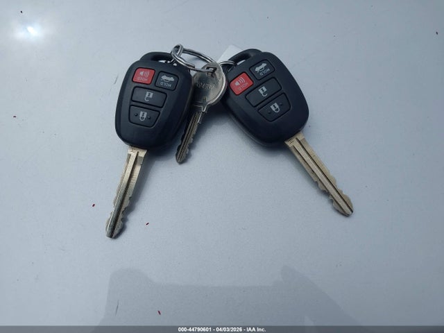 2T1BURHE8GC589106 Toyota COROLLA LE