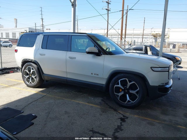 Rivian R1s Adventure 2023 7PDSGABA2PN005321 Image 14