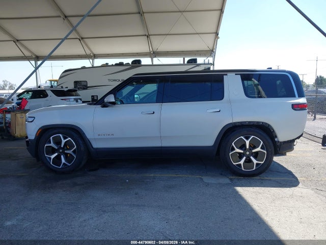 Rivian R1s Adventure 2023 7PDSGABA2PN005321 Image 15