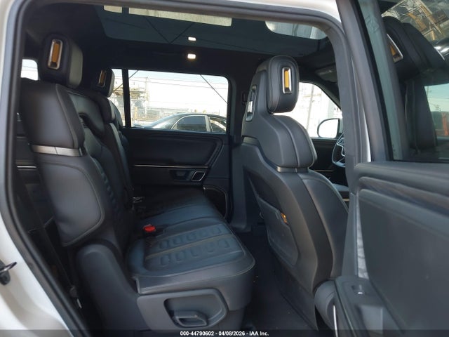 Rivian R1s Adventure 2023 7PDSGABA2PN005321 Image 8