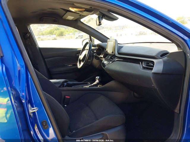JTNKHMBX1K1048697 Toyota C-HR XLE