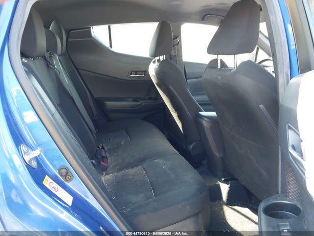 JTNKHMBX1K1048697 Toyota C-HR XLE
