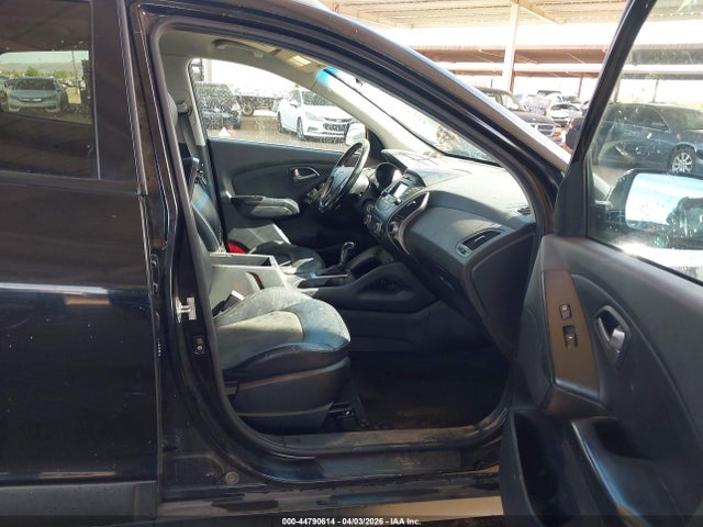 KM8JU3AG8FU053581 Hyundai TUCSON SE