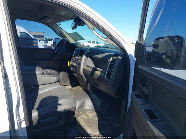 2019 RAM 1500 CLASSIC 1C6RR7FG8KS541824 Photo 4