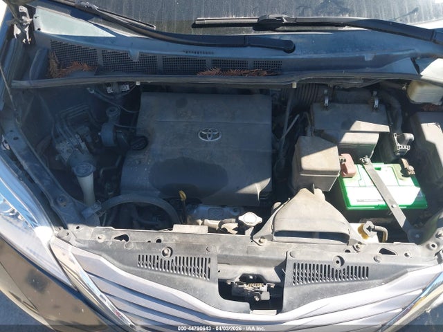 5TDYK3DC5FS553719 Toyota Sienna Xle 8 Passenger