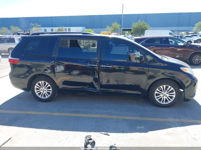 5TDYK3DC5FS553719 Toyota Sienna Xle 8 Passenger