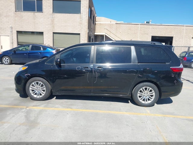 5TDYK3DC5FS553719 Toyota Sienna Xle 8 Passenger