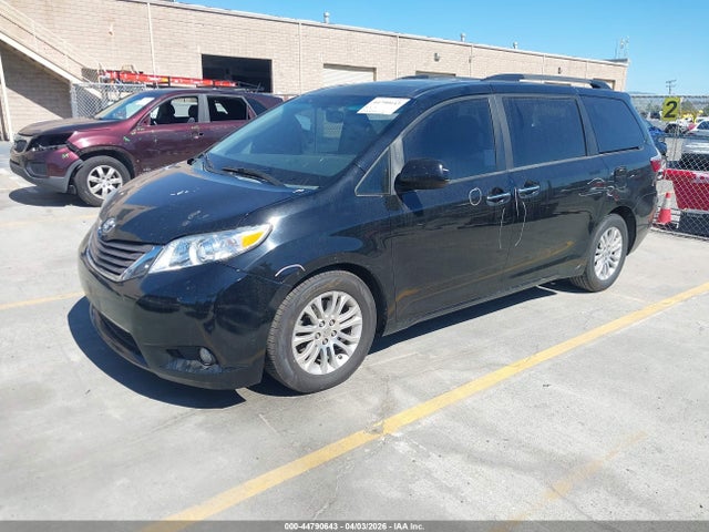 5TDYK3DC5FS553719 Toyota Sienna Xle 8 Passenger