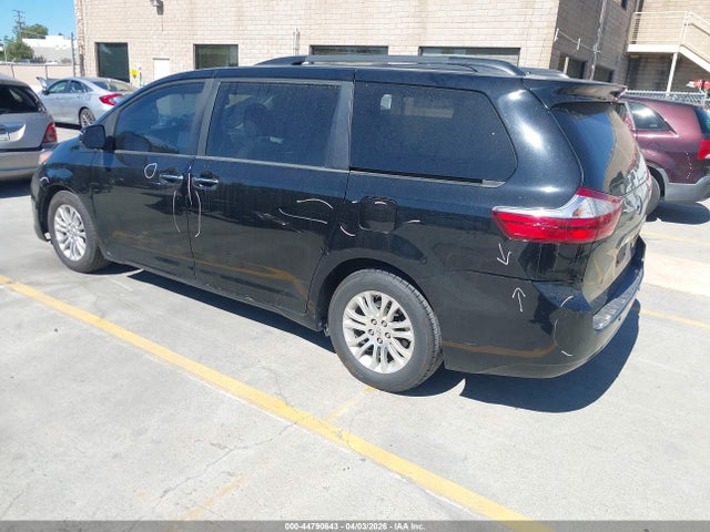 5TDYK3DC5FS553719 Toyota Sienna Xle 8 Passenger