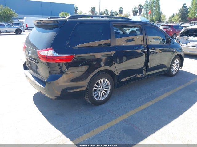 5TDYK3DC5FS553719 Toyota Sienna Xle 8 Passenger