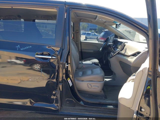 5TDYK3DC5FS553719 Toyota Sienna Xle 8 Passenger