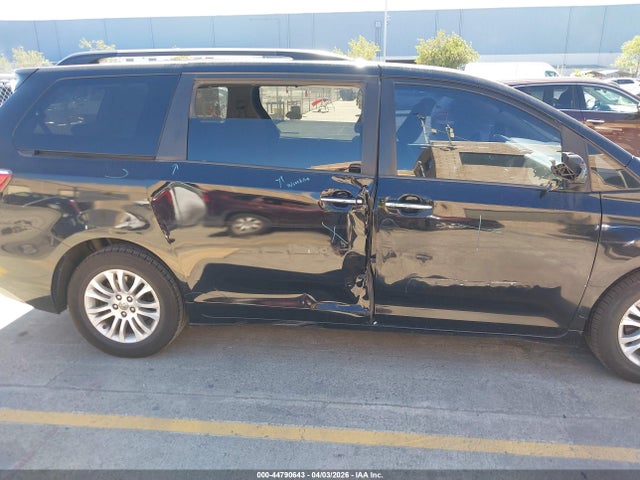 5TDYK3DC5FS553719 Toyota Sienna Xle 8 Passenger