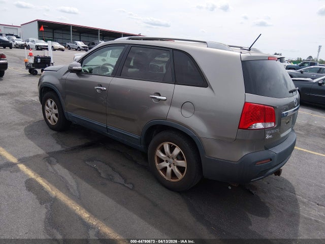 2013 KIA SORENTO 5XYKT4A22DG323117 Photo 2