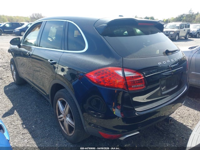 2013 PORSCHE CAYENNE WP1AB2A22DLA86358 Photo 2