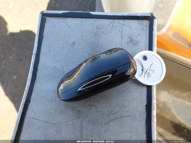 44790764 :رقم المزاد ، 5YJSA1H18FFP21850 vin ، 2015 Tesla Model S 60/70/85 مزاد بيع