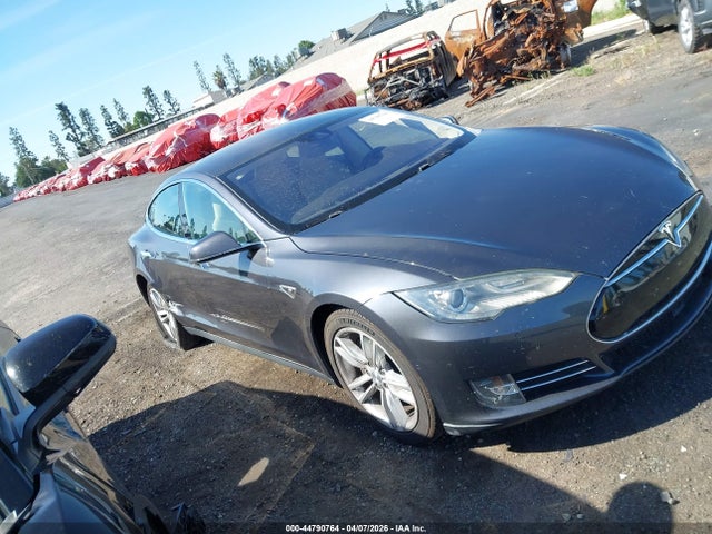 44790764 :رقم المزاد ، 5YJSA1H18FFP21850 vin ، 2015 Tesla Model S 60/70/85 مزاد بيع