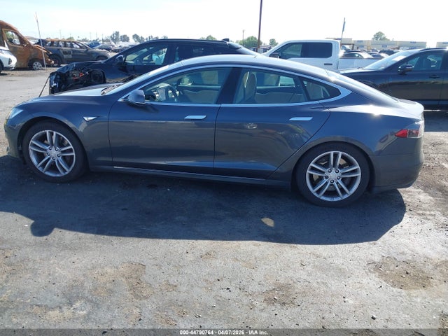 44790764 :رقم المزاد ، 5YJSA1H18FFP21850 vin ، 2015 Tesla Model S 60/70/85 مزاد بيع