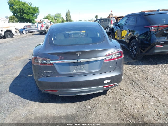 44790764 :رقم المزاد ، 5YJSA1H18FFP21850 vin ، 2015 Tesla Model S 60/70/85 مزاد بيع
