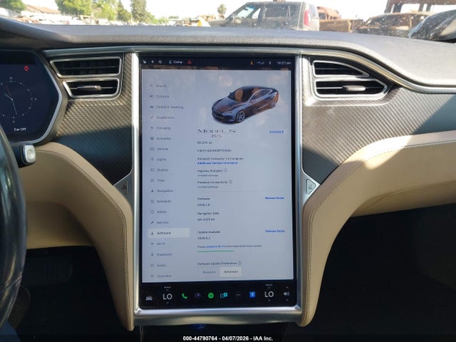 44790764 :رقم المزاد ، 5YJSA1H18FFP21850 vin ، 2015 Tesla Model S 60/70/85 مزاد بيع