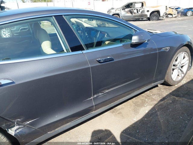 44790764 :رقم المزاد ، 5YJSA1H18FFP21850 vin ، 2015 Tesla Model S 60/70/85 مزاد بيع