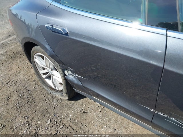 44790764 :رقم المزاد ، 5YJSA1H18FFP21850 vin ، 2015 Tesla Model S 60/70/85 مزاد بيع