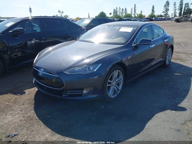 44790764 :رقم المزاد ، 5YJSA1H18FFP21850 vin ، 2015 Tesla Model S 60/70/85 مزاد بيع