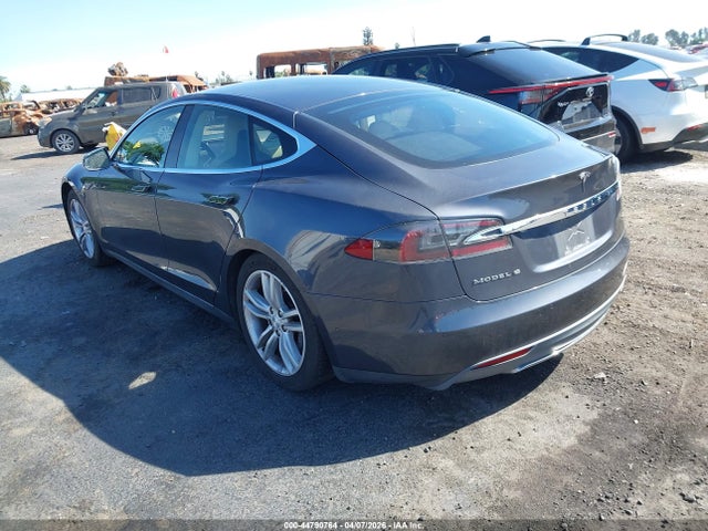 44790764 :رقم المزاد ، 5YJSA1H18FFP21850 vin ، 2015 Tesla Model S 60/70/85 مزاد بيع