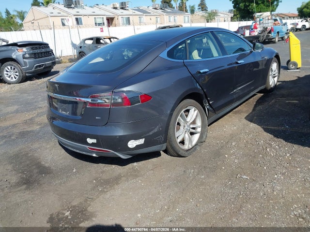 44790764 :رقم المزاد ، 5YJSA1H18FFP21850 vin ، 2015 Tesla Model S 60/70/85 مزاد بيع