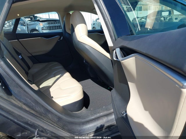44790764 :رقم المزاد ، 5YJSA1H18FFP21850 vin ، 2015 Tesla Model S 60/70/85 مزاد بيع