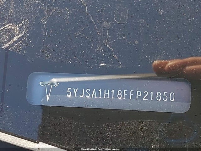 44790764 :رقم المزاد ، 5YJSA1H18FFP21850 vin ، 2015 Tesla Model S 60/70/85 مزاد بيع