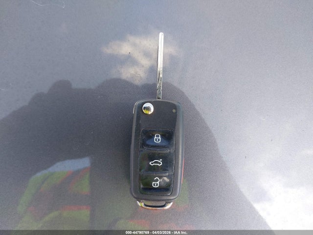 2010 Volkswagen Gti 4-door მანქანა იყიდება აუქციონზე, vin: WVWHD7AJ3AW275044, აუქციონის ნომერი: 44790769